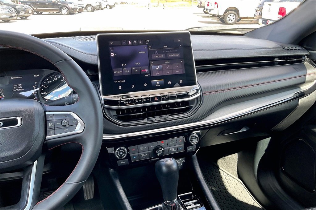 Used 2024 Jeep Compass Trailhawk image 9