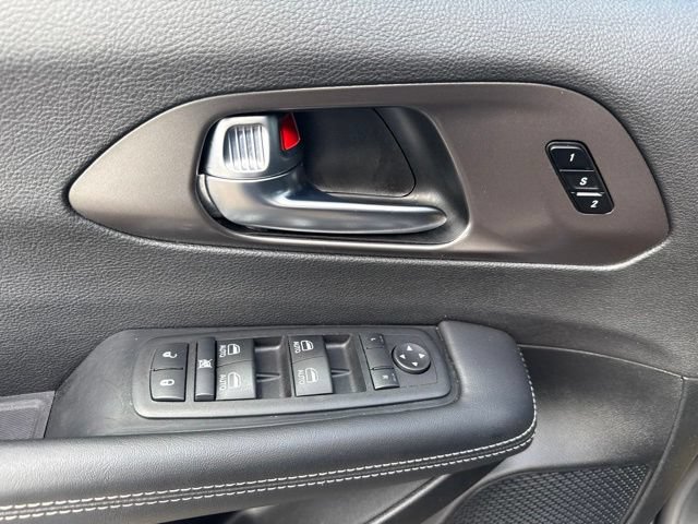 Used 2025 Chrysler Pacifica Select FWD image 15