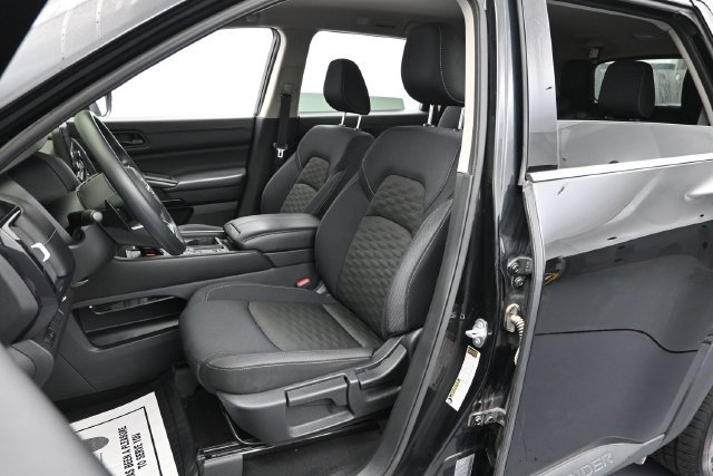 Used 2024 Nissan Pathfinder S FWD image 11