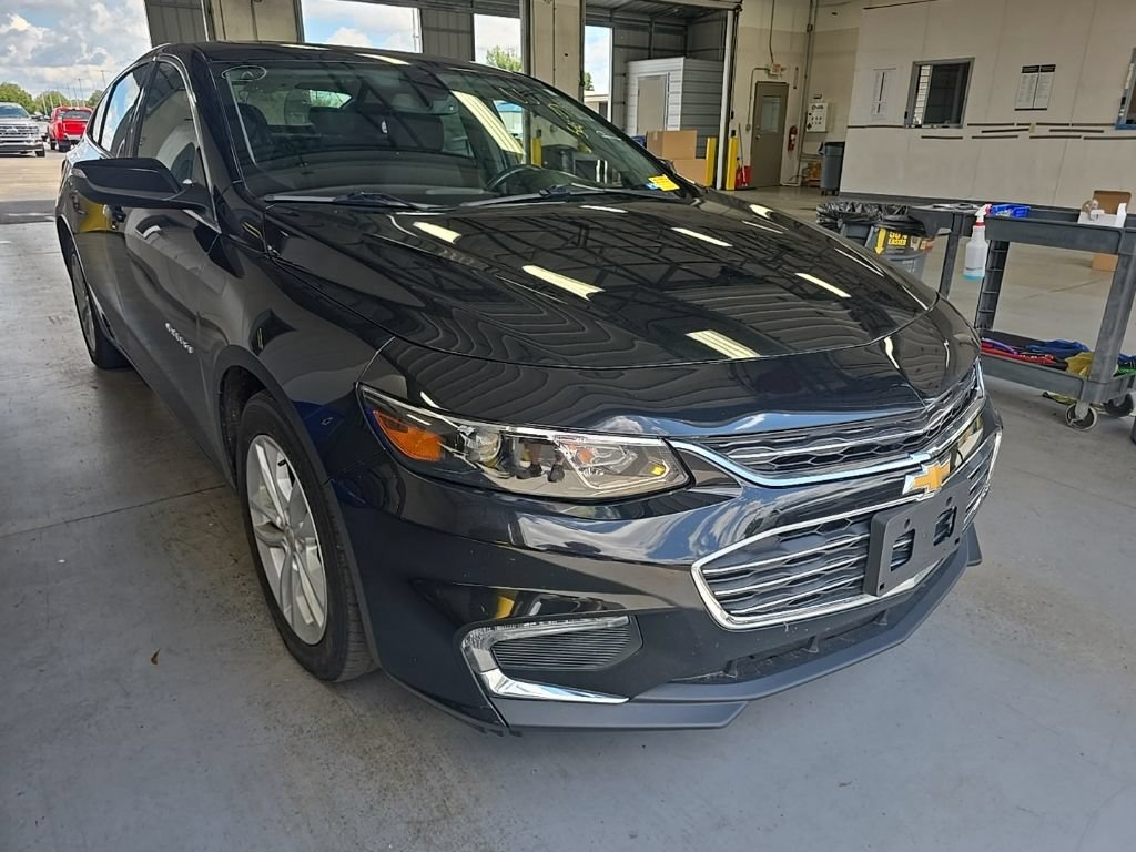 Used 2018 Chevrolet Malibu LT FWD image 1
