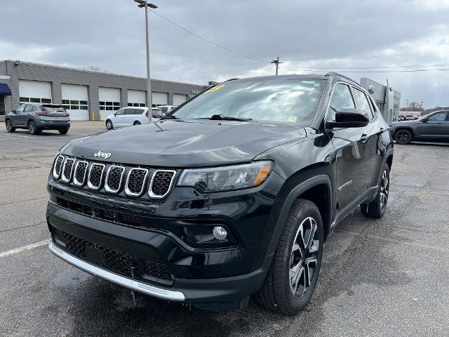 Used 2023 Jeep Compass Limited AWD/4WD image 1