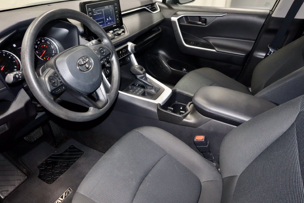 Used 2022 Toyota RAV4 LE AWD/4WD image 22