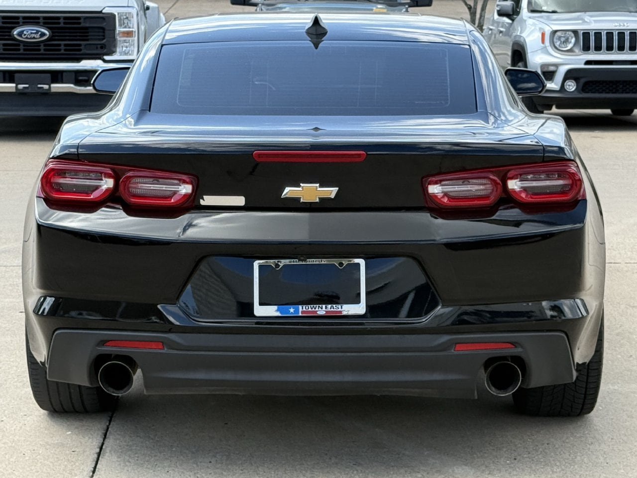 Used 2024 Chevrolet Camaro LT RWD image 6