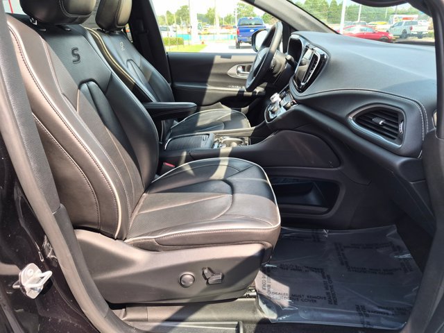 Used 2025 Chrysler Pacifica Limited FWD image 38