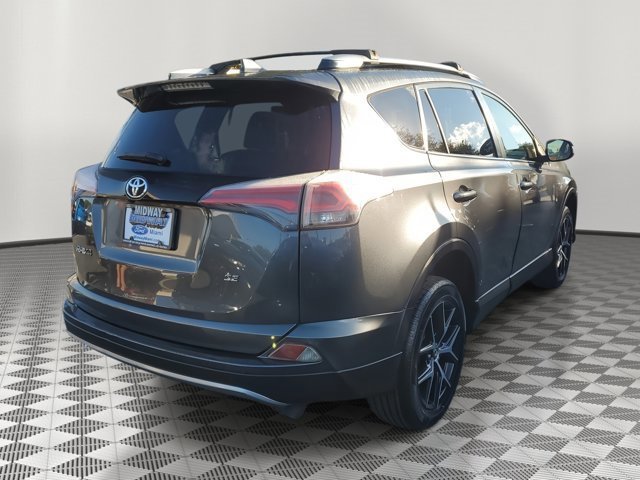 Used 2018 Toyota RAV4 SE image 4