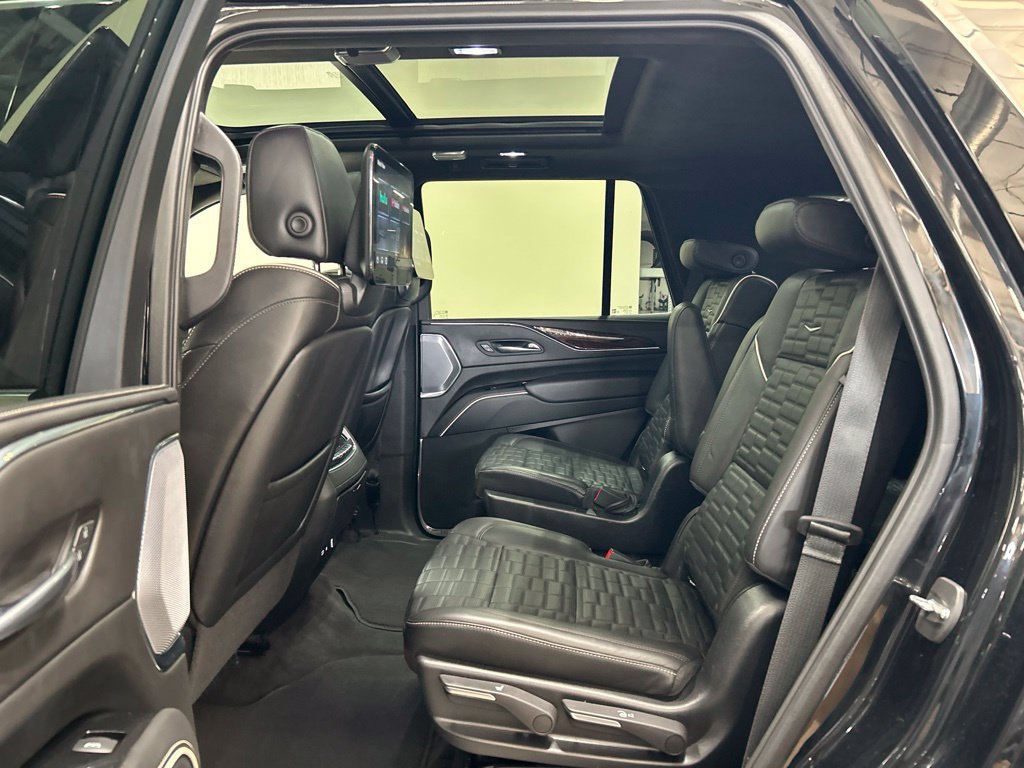 Used 2022 Cadillac Escalade Premium Luxury Platinum w/ LPO, Radiant Package AWD/4WD image 29