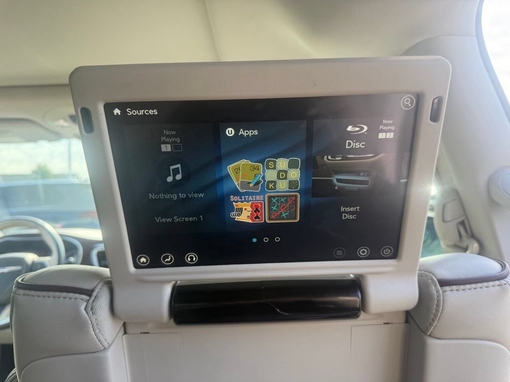Used 2018 Chrysler Pacifica Limited w/ Advanced Safetytec Group FWD image 60
