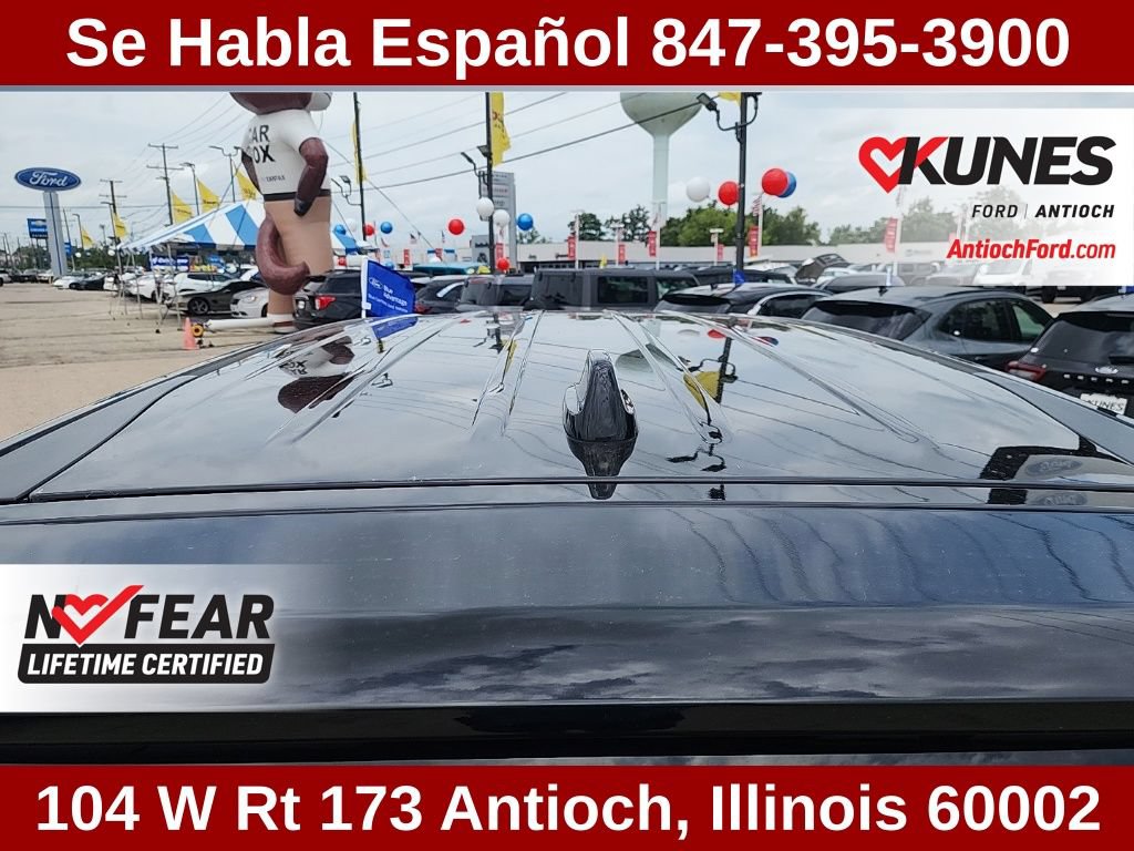 Used 2025 Chrysler Pacifica Select FWD image 11