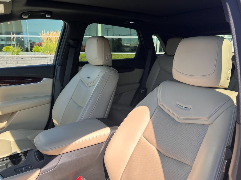 Used 2017 Cadillac XT5 Luxury w/ Driver Awareness Package AWD/4WD image 11