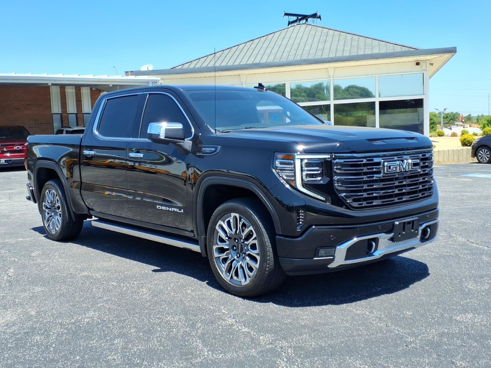 Used 2025 GMC Sierra 1500 Denali Ultimate AWD/4WD image 2