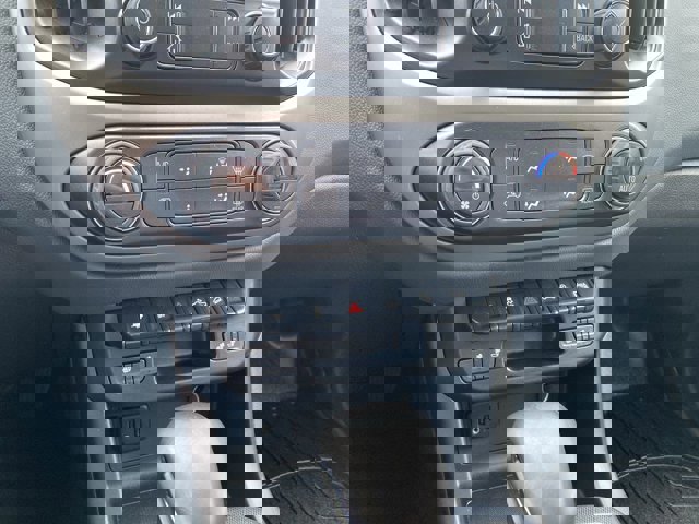 Used 2022 Chevrolet Colorado Z71 image 17