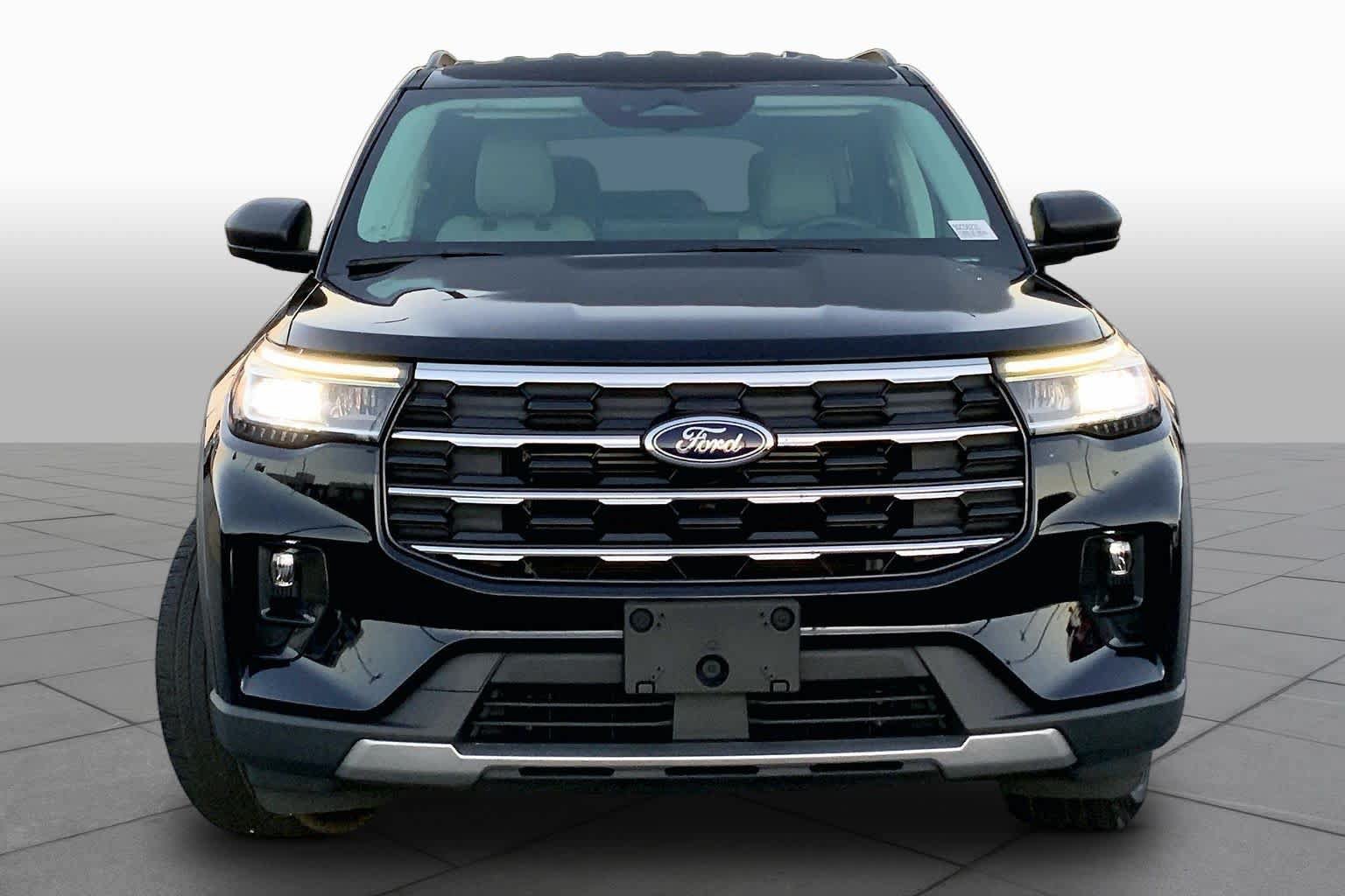 Certified 2025 Ford Explorer Active w/ Active Comfort Package RWD image 4