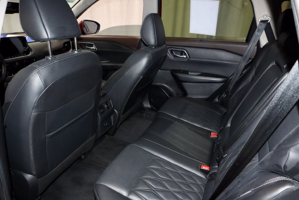 Used 2023 Nissan Rogue Platinum FWD image 21