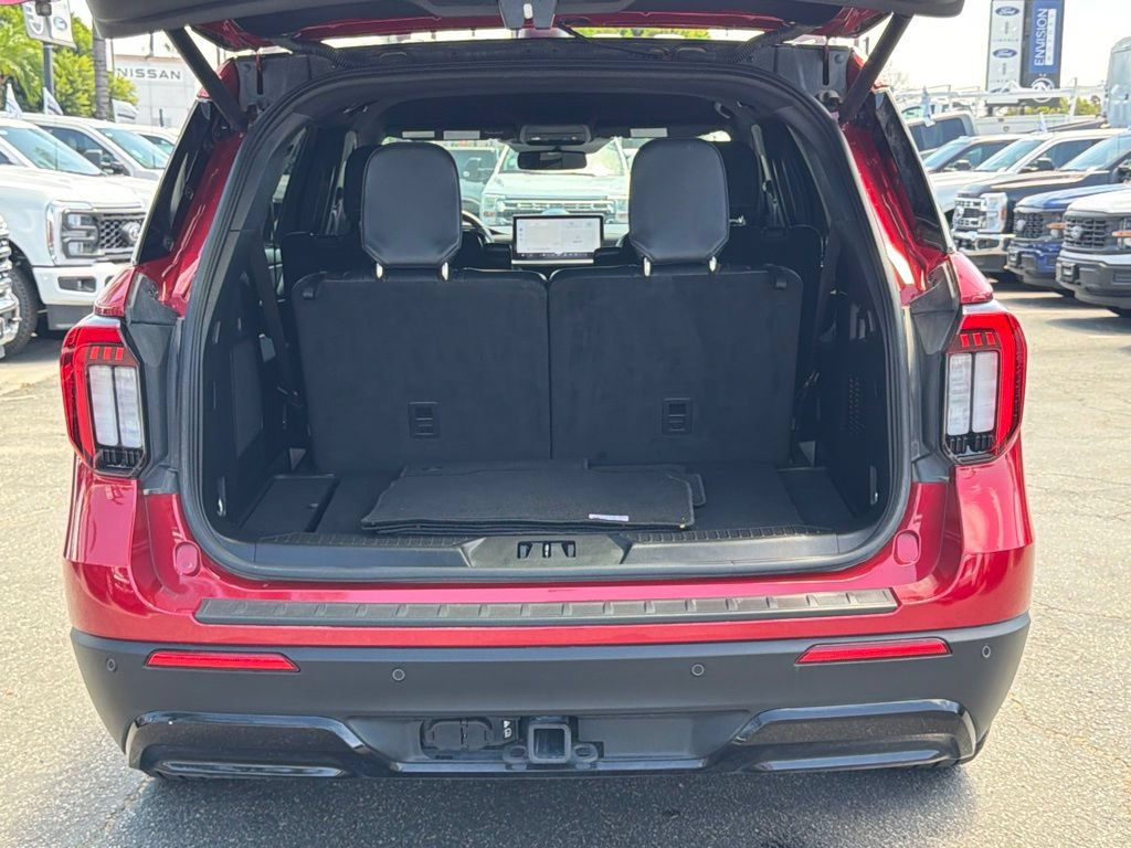 Certified 2025 Ford Explorer ST-Line w/ Premium Package RWD image 18