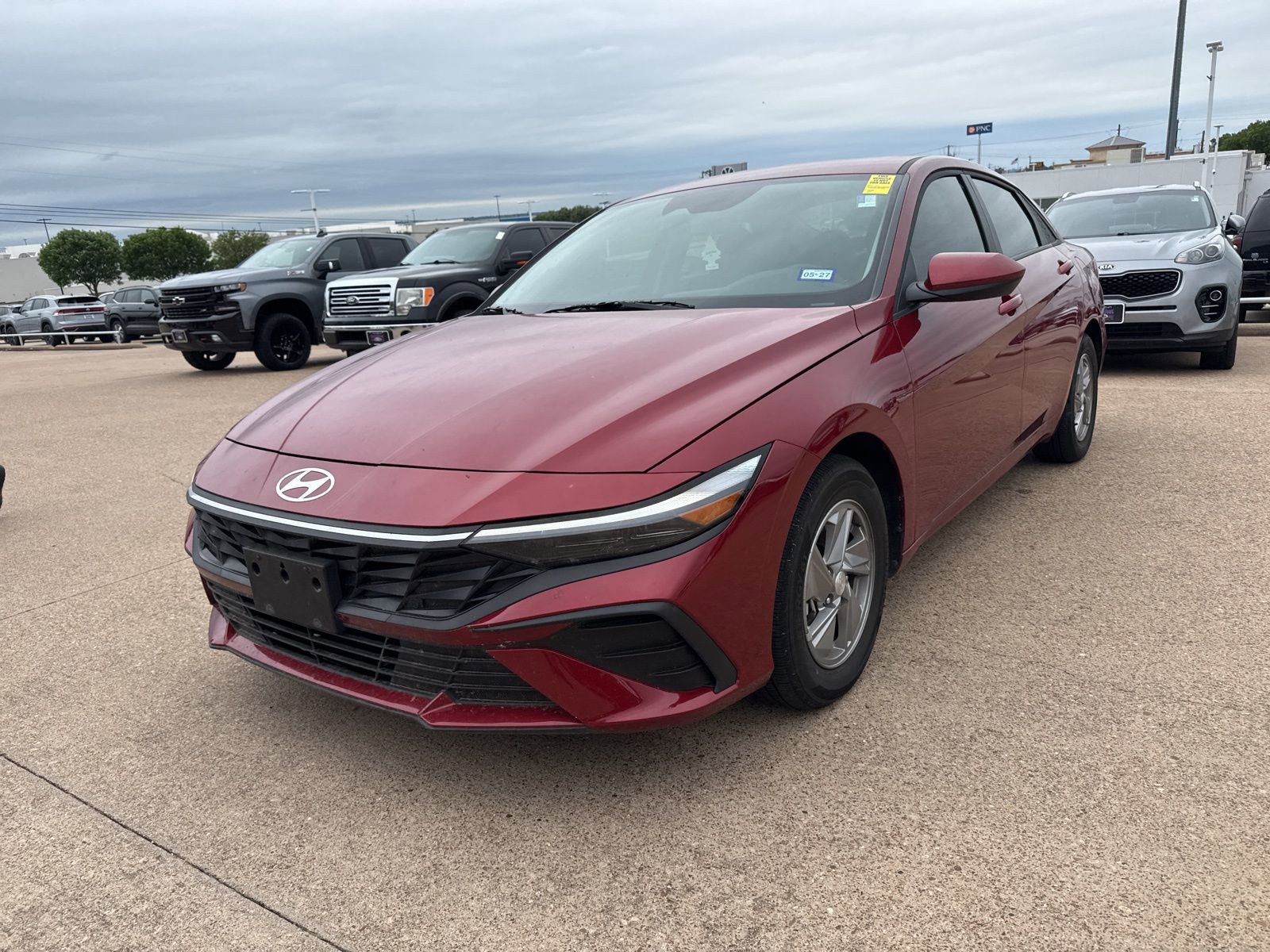 Used 2025 Hyundai Elantra SE FWD image 3