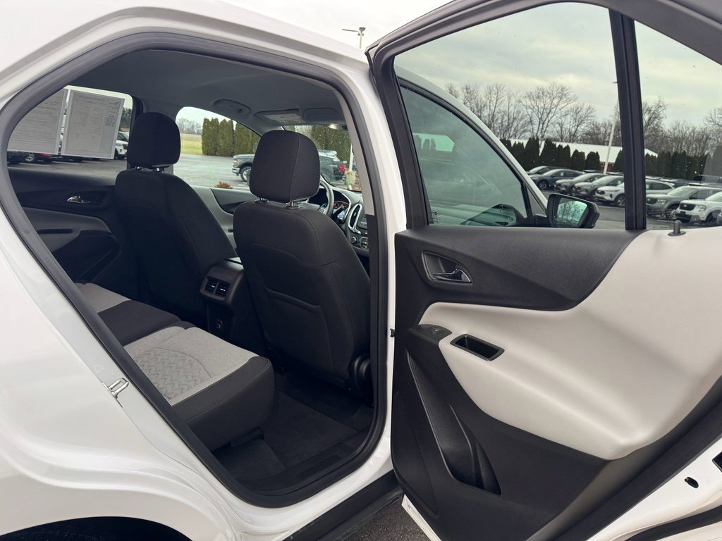 Used 2024 Chevrolet Equinox LS w/ LS Convenience Package image 17