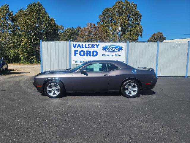 Used 2020 Dodge Challenger SXT RWD image 2