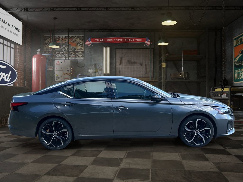 Used 2023 Nissan Altima 2.5 SR FWD image 7
