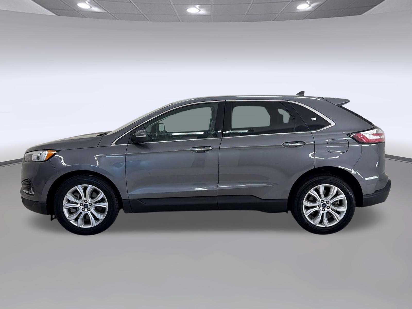 Certified 2022 Ford Edge Titanium AWD/4WD image 2