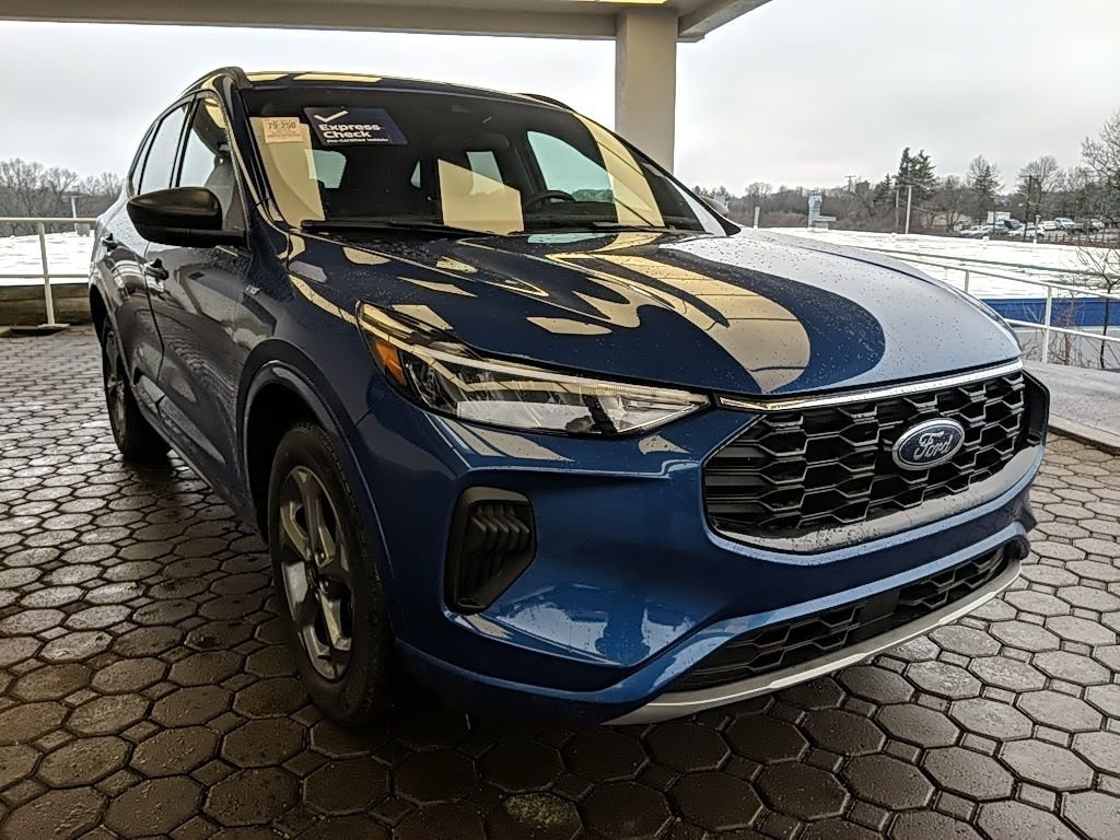 Certified 2023 Ford Escape ST-Line w/ Tech Pack #1 AWD/4WD image 4