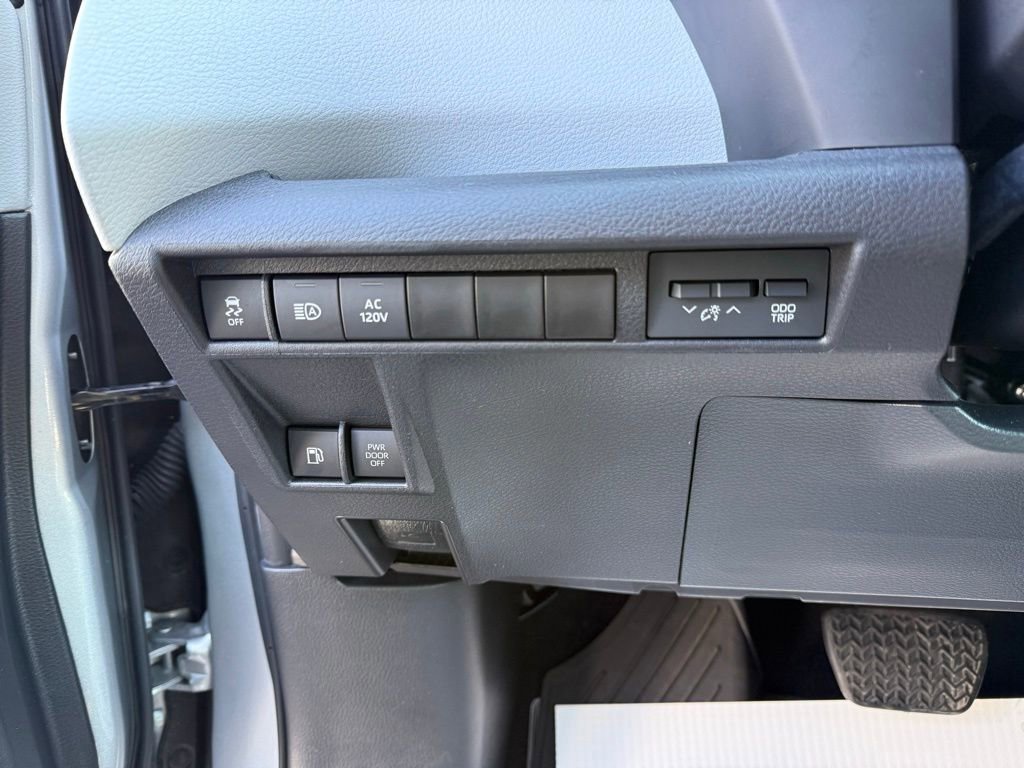 Used 2025 Toyota Sienna XSE w/ XSE Plus Package image 13