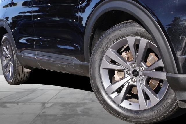 Certified 2023 Ford Explorer XLT w/ Equipment Group 202A AWD/4WD image 3