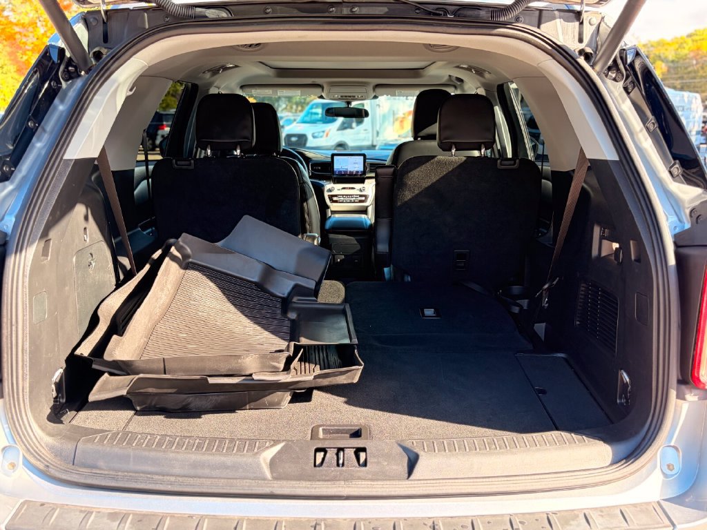 Certified 2023 Ford Explorer XLT w/ Equipment Group 202A AWD/4WD image 33