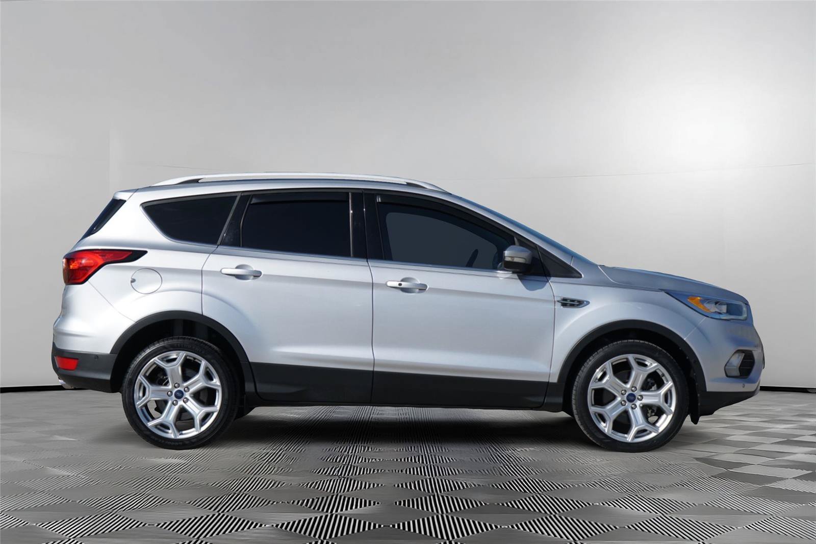 Certified 2019 Ford Escape Titanium FWD image 4