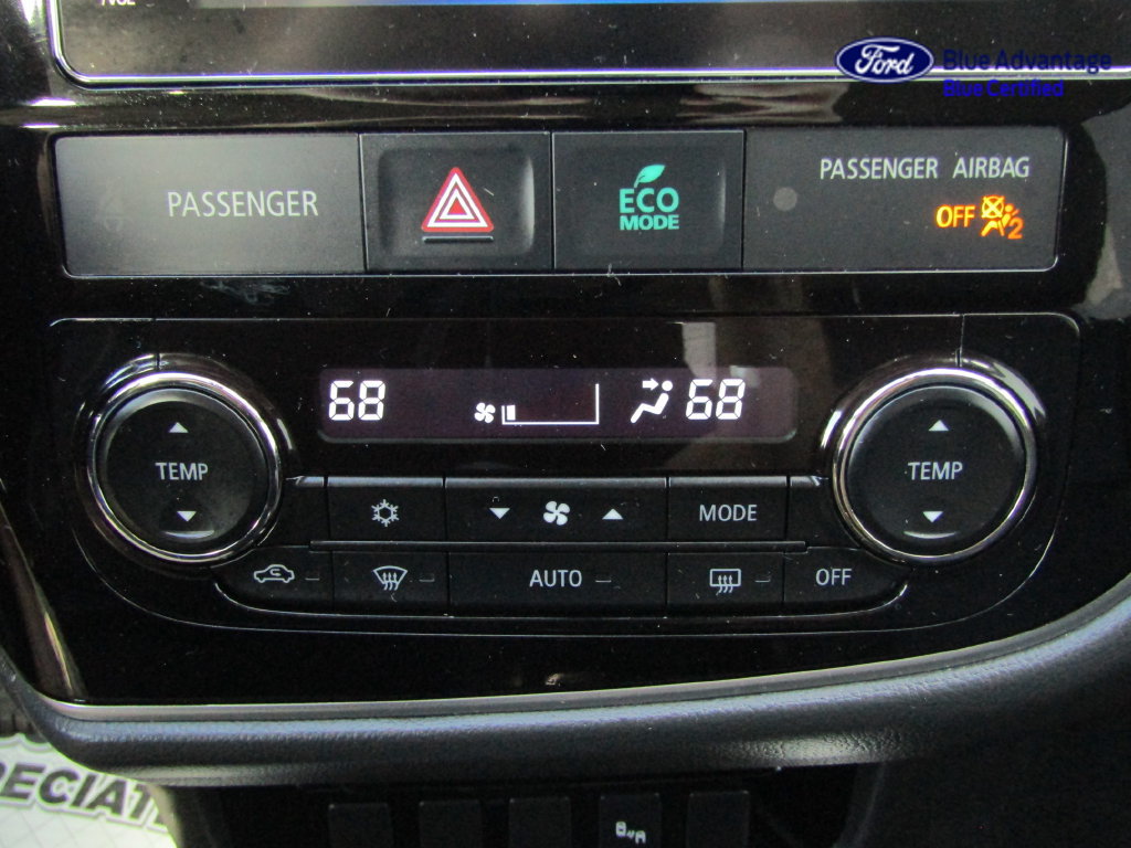 Used 2018 Mitsubishi Outlander SEL AWD/4WD image 29