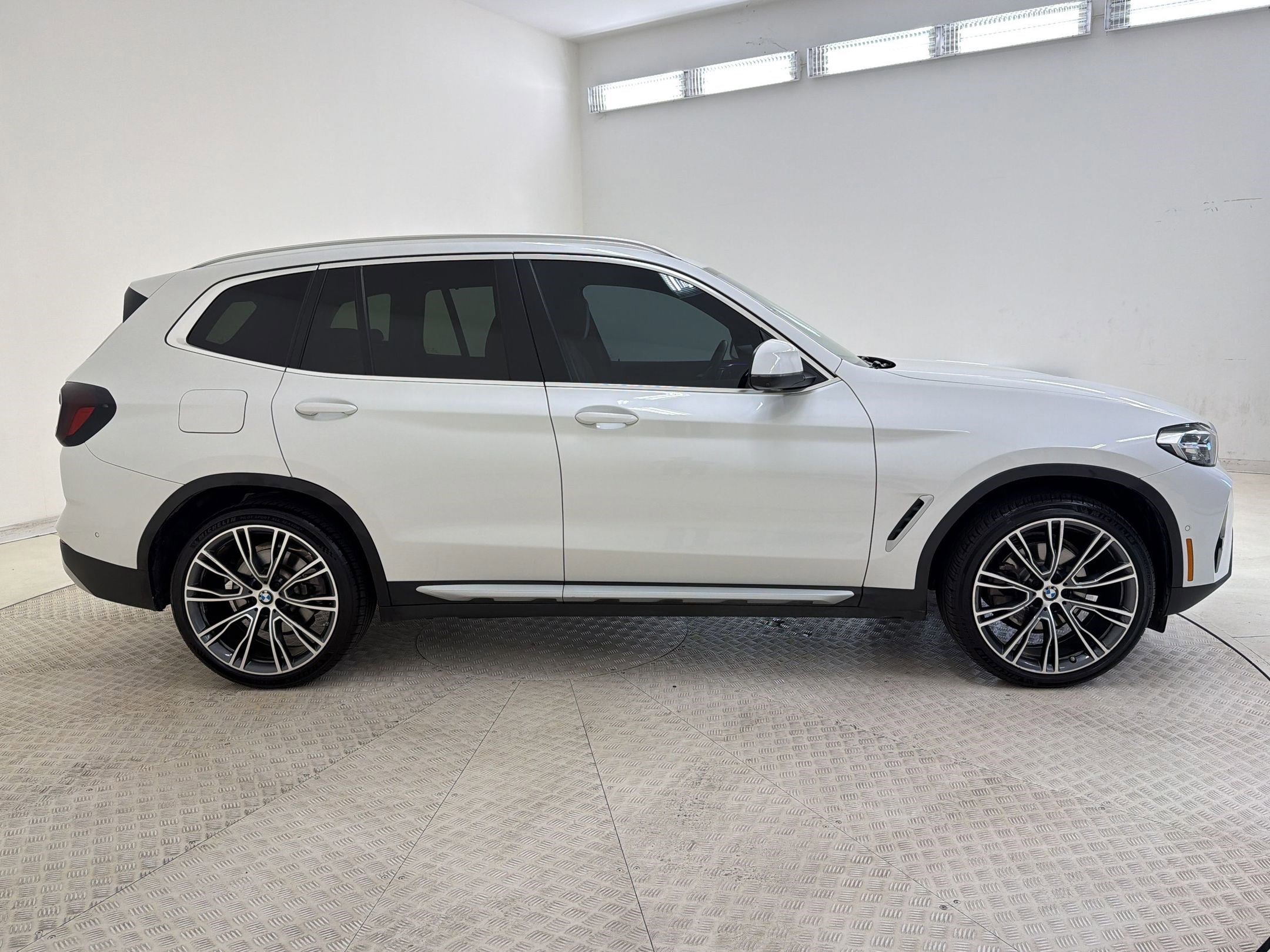 Used 2023 BMW X3 sDrive30i w/ Premium Package image 6