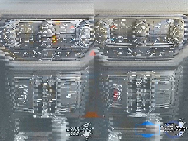 Used 2025 Jeep Wrangler Unlimited Sahara w/ Safety Group image 17