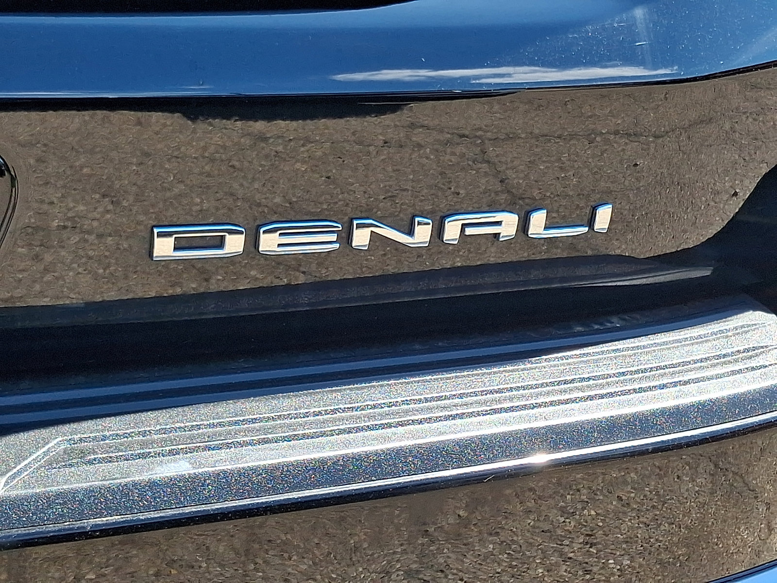 Used 2023 GMC Yukon XL Denali Ultimate AWD/4WD image 31