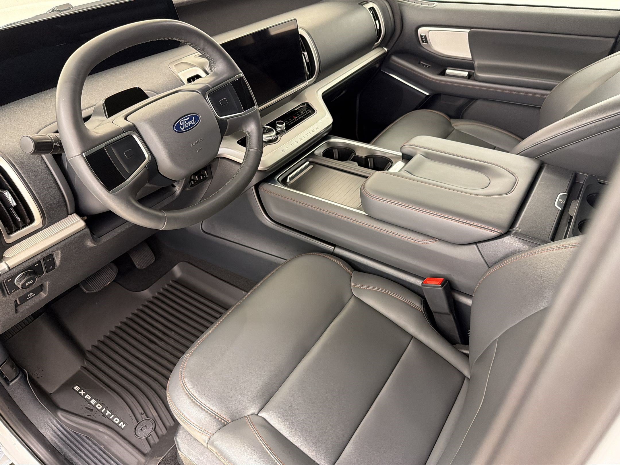 Certified 2025 Ford Expedition Active AWD/4WD image 4
