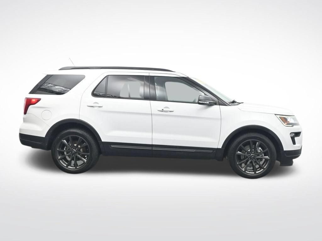 Certified 2018 Ford Explorer XLT w/ Equipment Group 202A FWD image 4