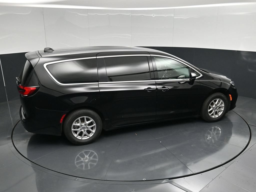Used 2024 Chrysler Pacifica Touring-L FWD image 41