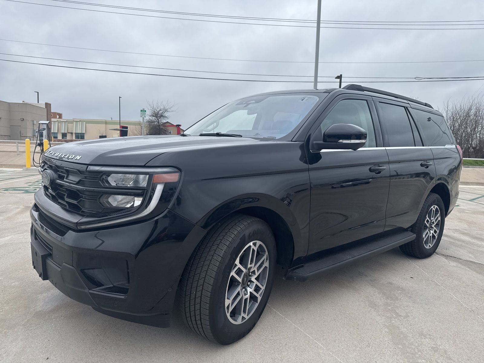 Certified 2025 Ford Expedition Active image 7