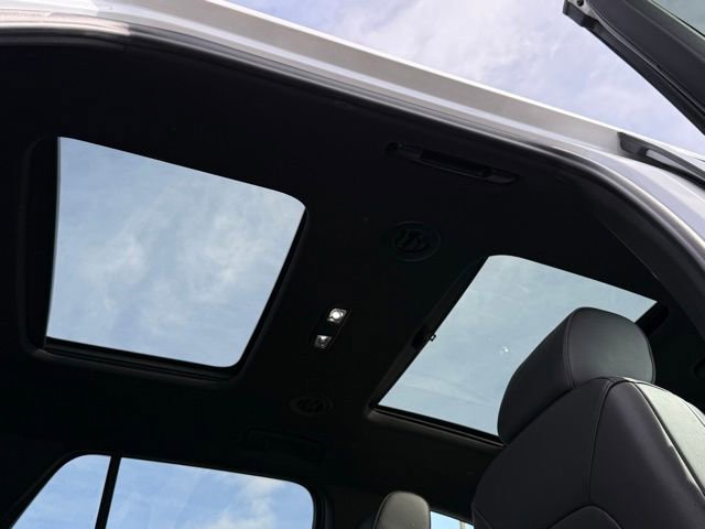 Used 2023 Chevrolet Traverse RS w/ LPO, Floor Liner Package AWD/4WD image 7