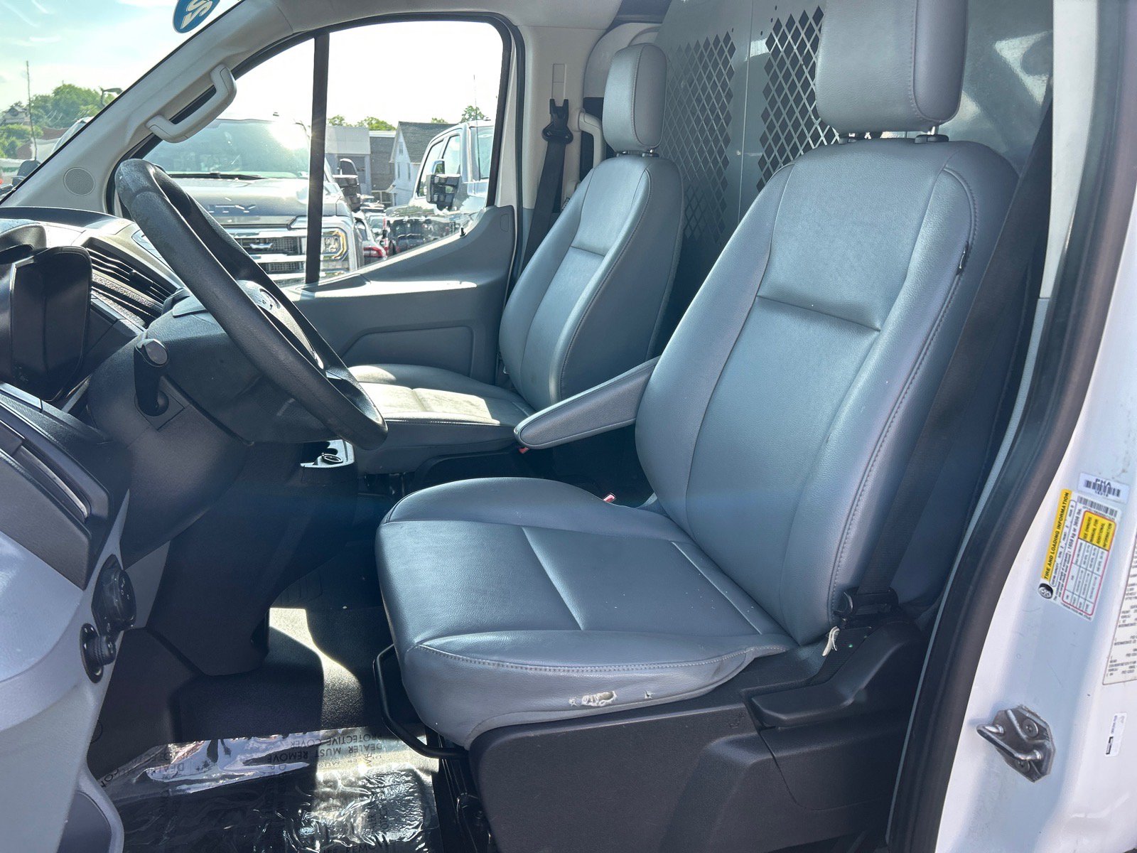 Certified 2019 Ford Transit 150 130 Low Roof RWD image 7