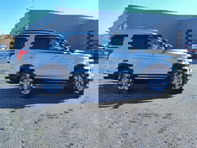 Certified 2017 Ford Explorer XLT w/ Equipment Group 202A image 2