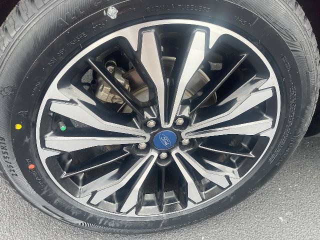 Certified 2022 Ford Escape SE w/ SE Sport Appearance Package FWD image 9