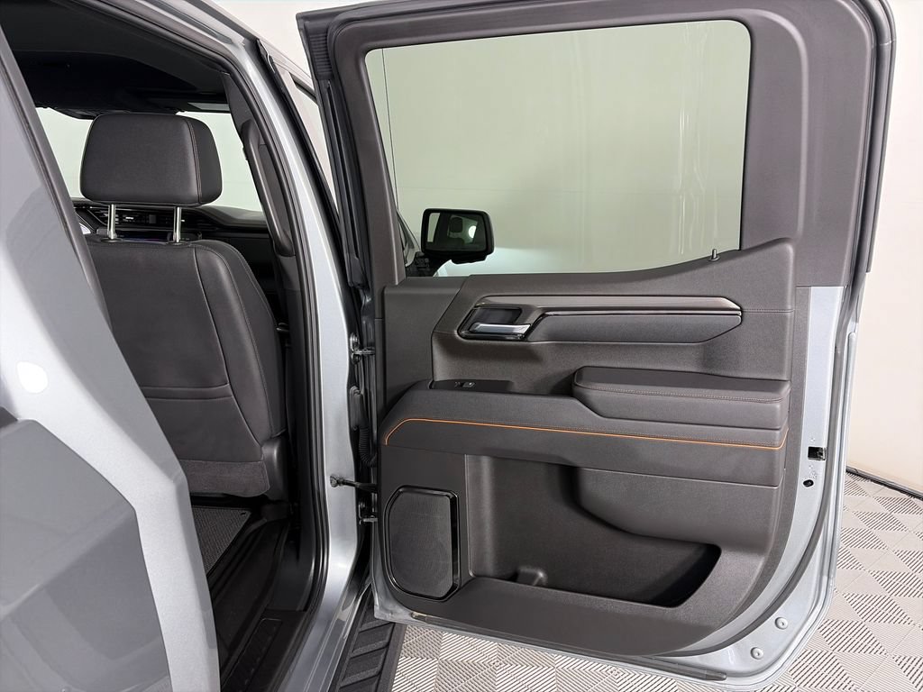 Used 2025 GMC Sierra 1500 AT4 w/ Technology Package AWD/4WD image 29