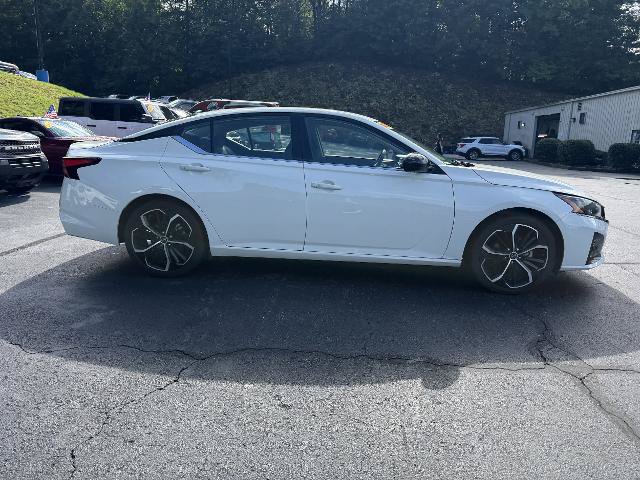 Used 2024 Nissan Altima 2.5 SR FWD image 12
