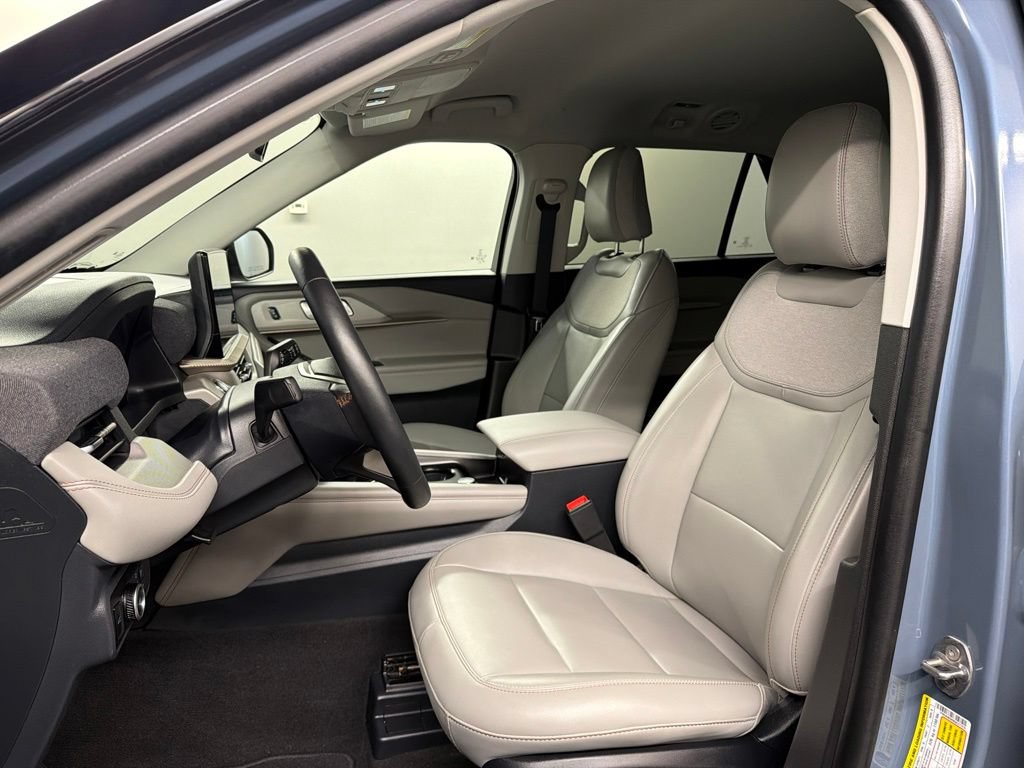 Certified 2025 Ford Explorer Active w/ Active Comfort Package AWD/4WD image 26