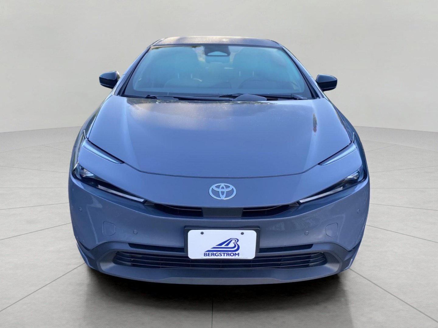 Used 2024 Toyota Prius LE AWD/4WD image 2