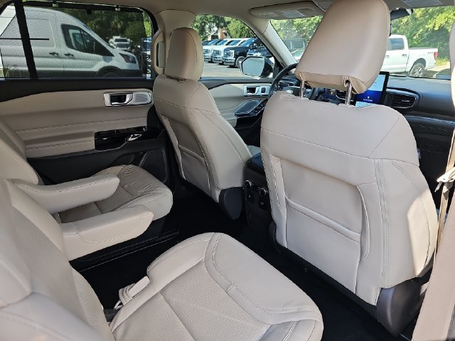 Certified 2024 Ford Explorer Platinum w/ Technology Package AWD/4WD image 11
