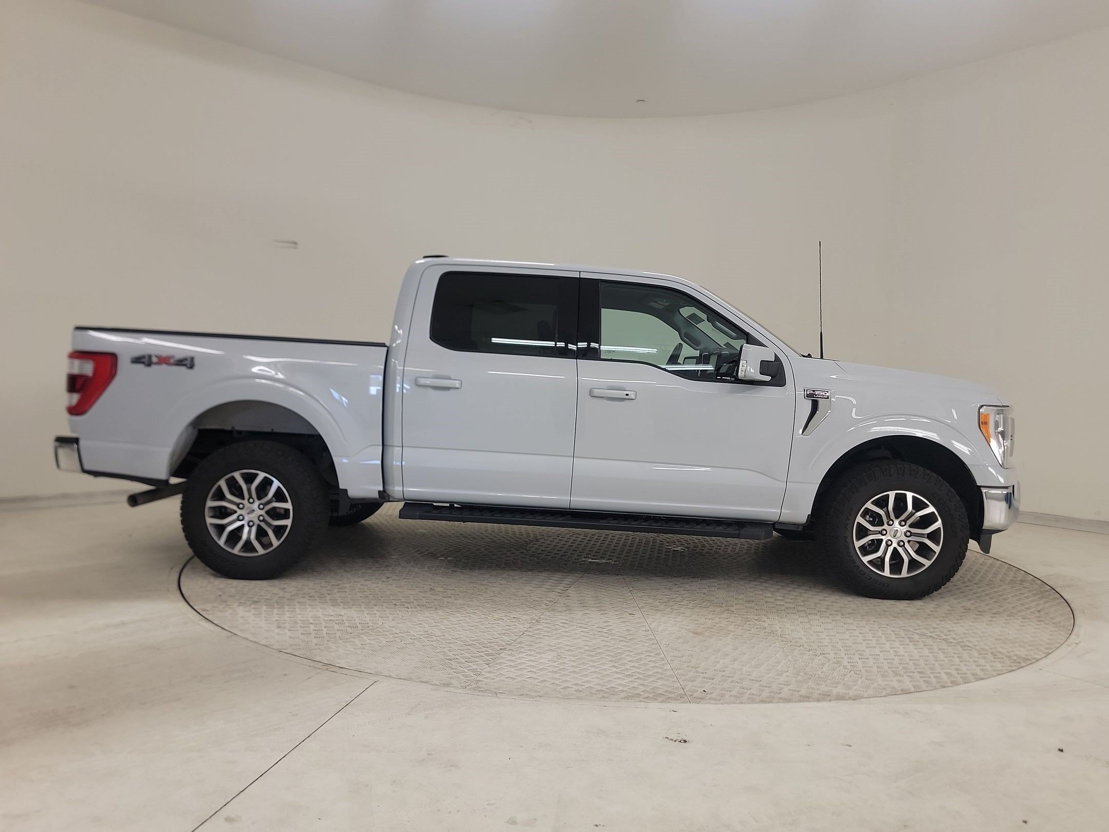Certified 2022 Ford F150 Lariat w/ Trailer Tow Package AWD/4WD image 6