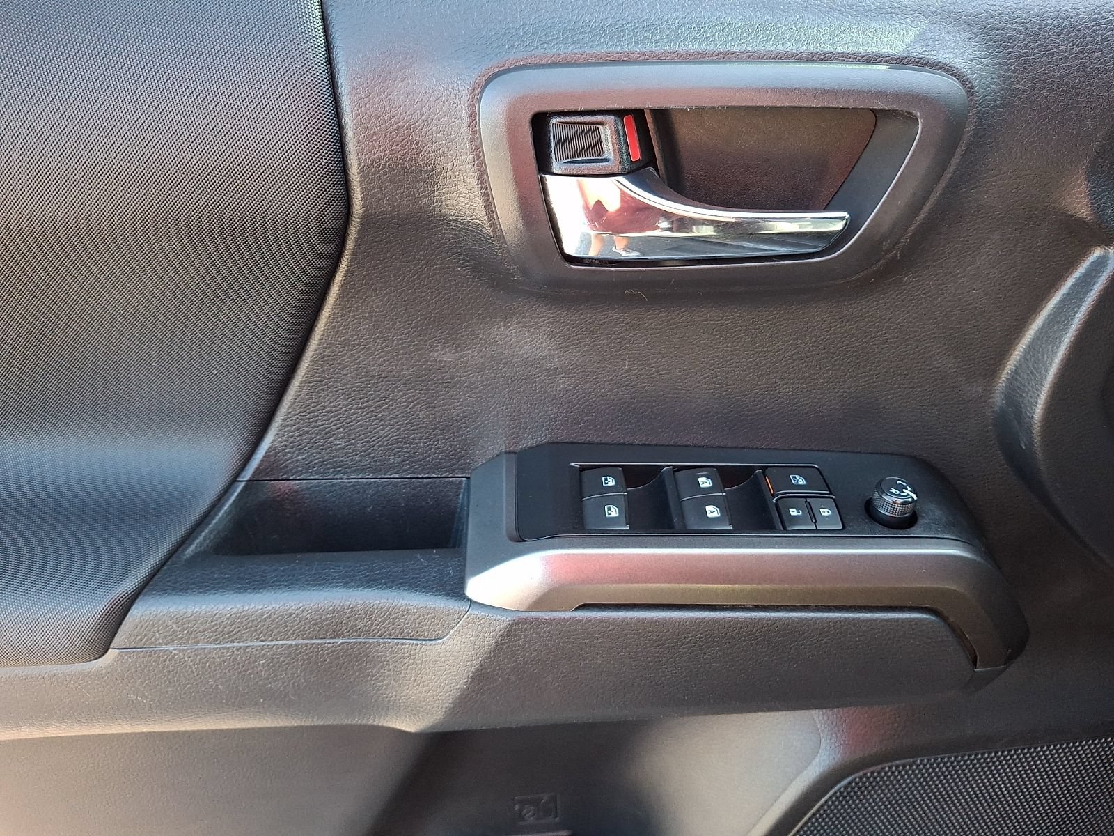 Used 2022 Toyota Tacoma TRD Off-Road AWD/4WD image 13