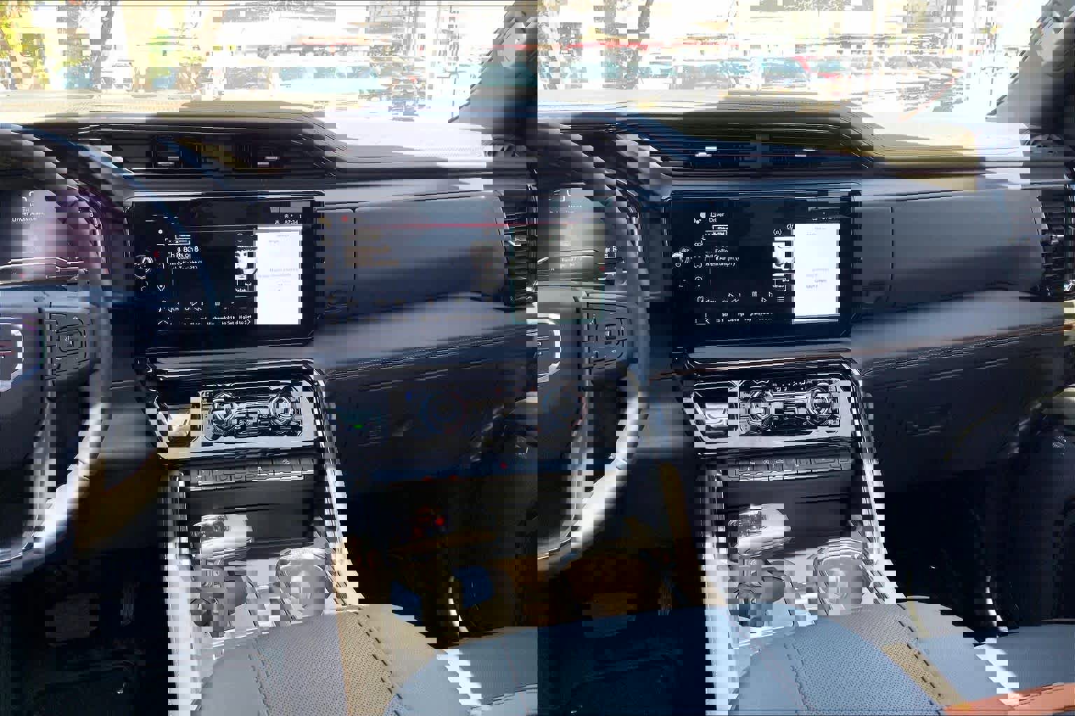 Used 2024 GMC Sierra 1500 AT4 w/ Technology Package image 9