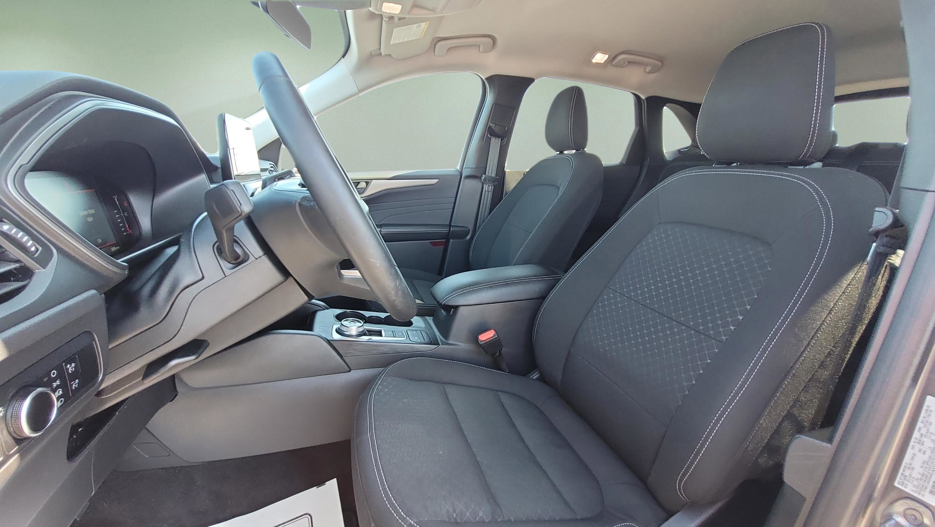 Certified 2024 Ford Escape Active AWD/4WD image 29