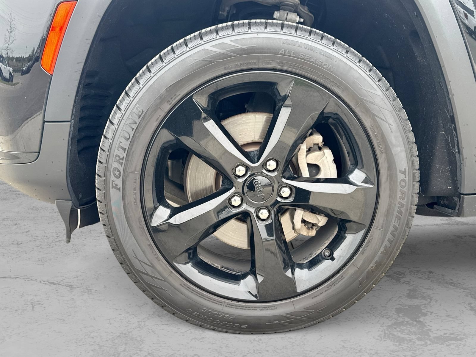 Used 2023 Jeep Grand Cherokee L Laredo AWD/4WD image 18